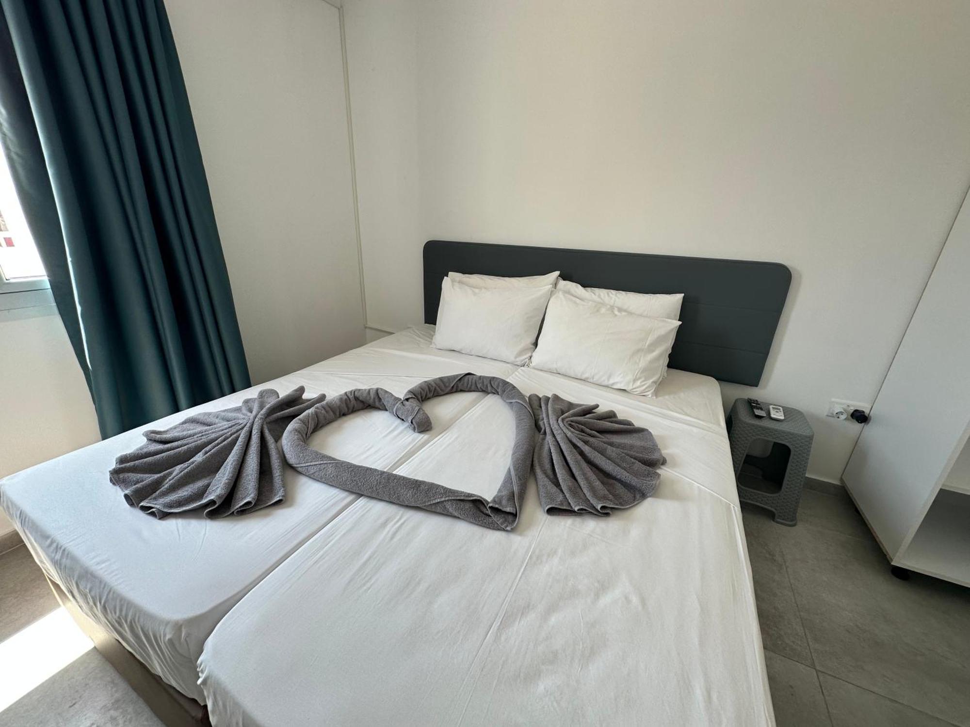 Sun Plaza Suites - Adults Only Ayia Napa Esterno foto