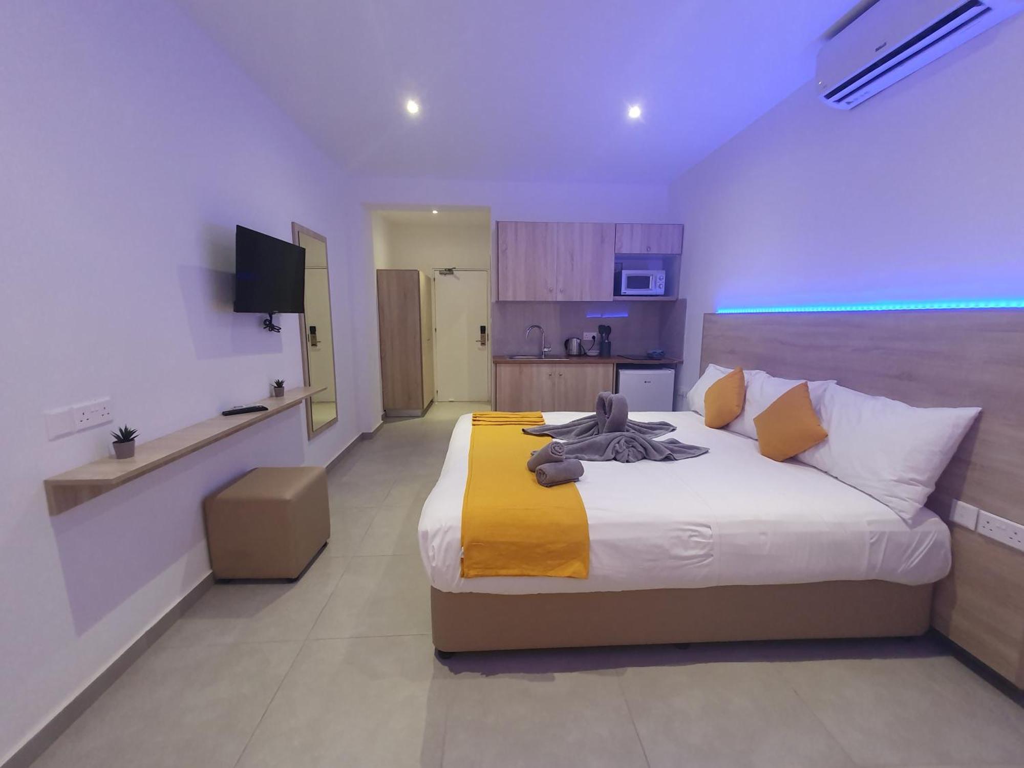 Sun Plaza Suites - Adults Only Ayia Napa Esterno foto