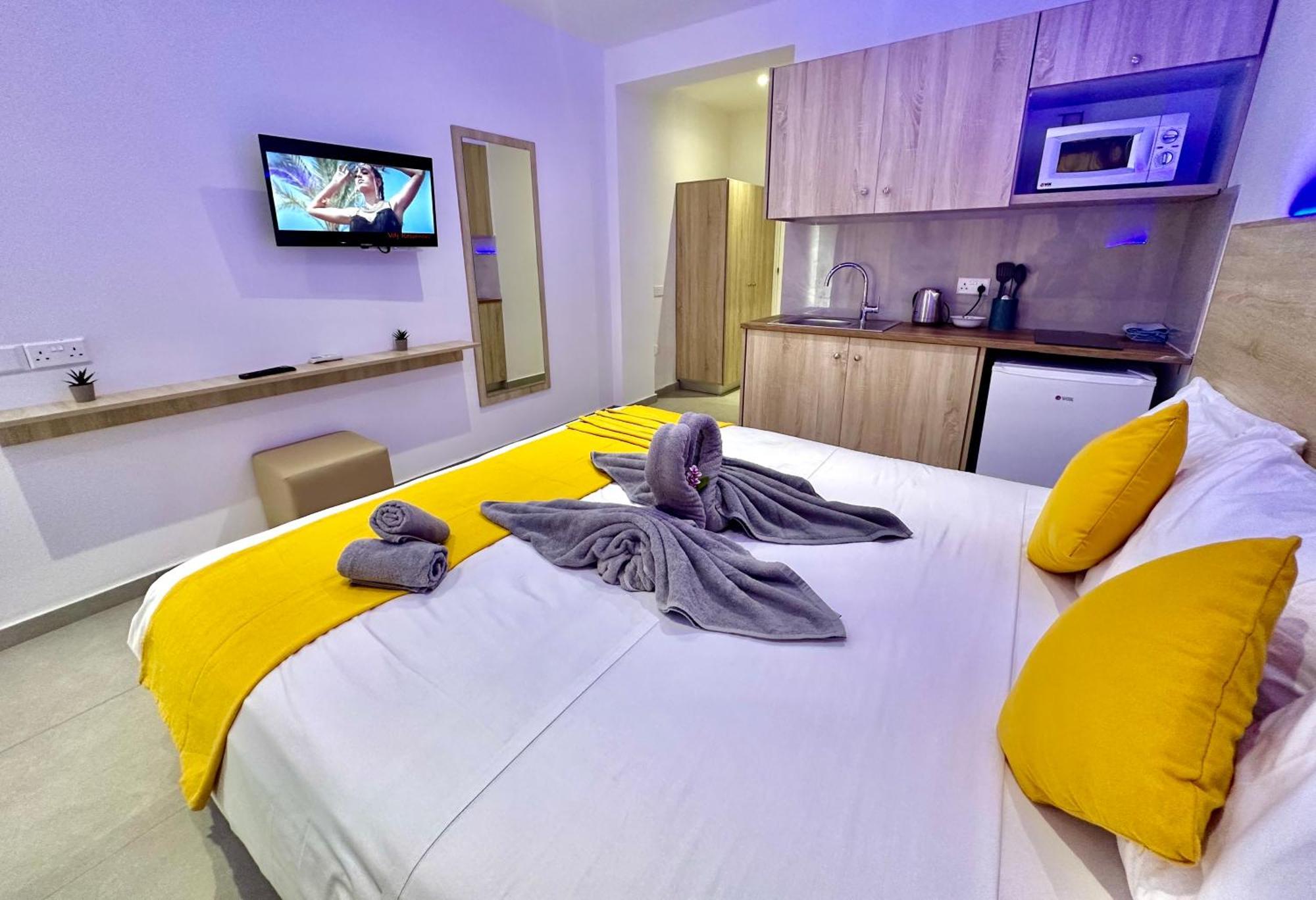 Sun Plaza Suites - Adults Only Ayia Napa Esterno foto