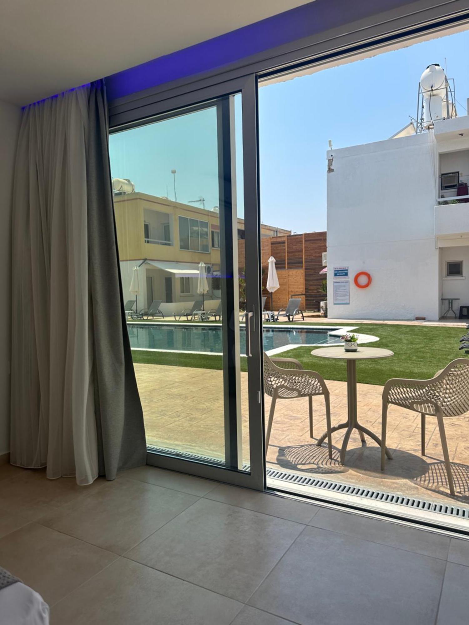 Sun Plaza Suites - Adults Only Ayia Napa Esterno foto