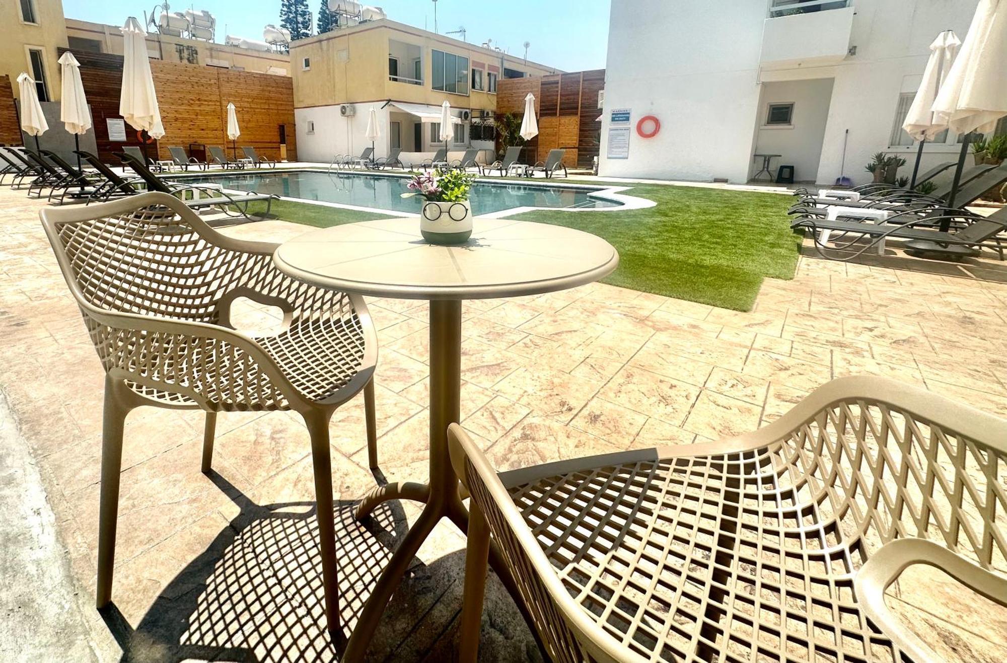 Sun Plaza Suites - Adults Only Ayia Napa Esterno foto